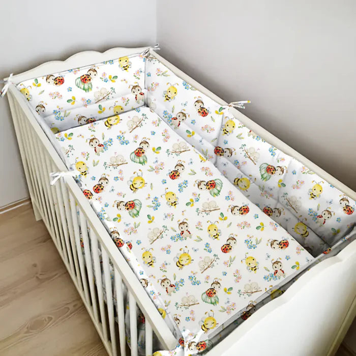Setul de pătuț pentru copii (saltea, cearșaf si barieră de protecție)