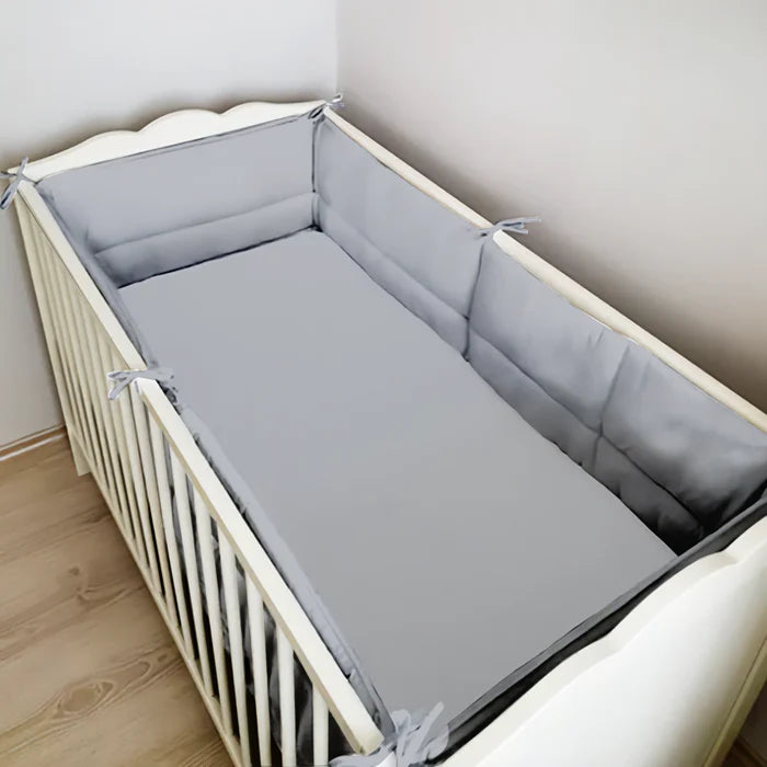 Setul de pătuț pentru copii (saltea, cearșaf si barieră de protecție)