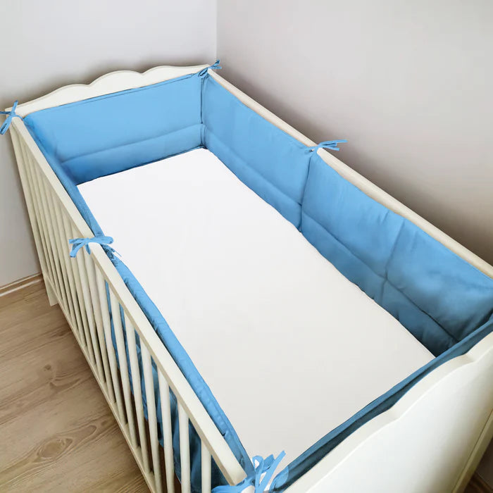Setul de pătuț pentru copii (saltea, cearșaf si barieră de protecție)