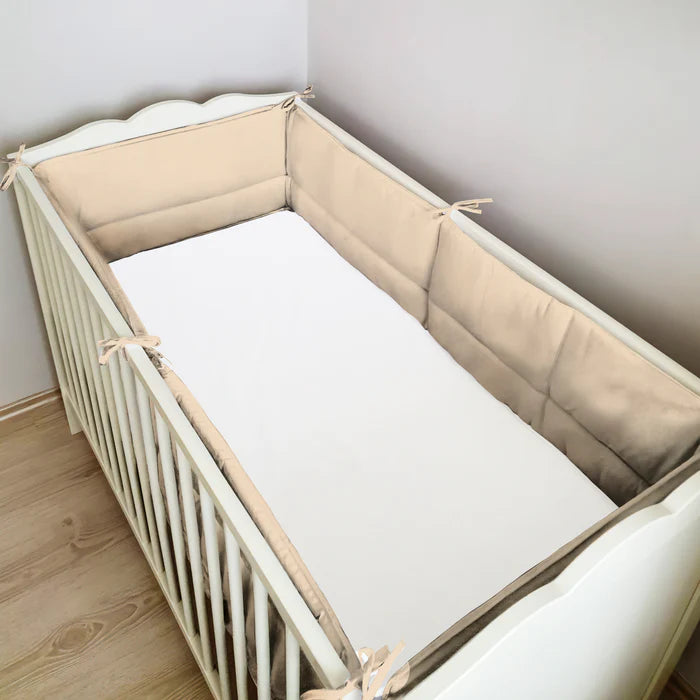 Setul de pătuț pentru copii (saltea, cearșaf si barieră de protecție)