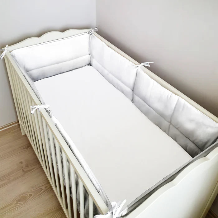 Setul de pătuț pentru copii (saltea, cearșaf si barieră de protecție)