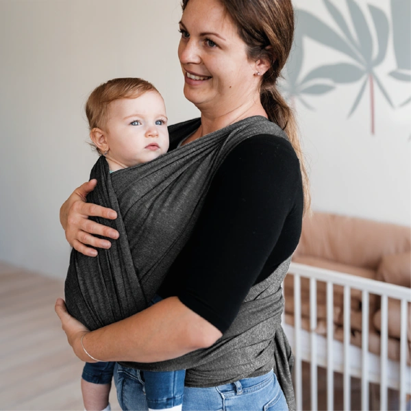 Wrap elastic - sistem sănătos și confortabil de purtare nou-născut