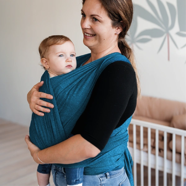Wrap elastic - sistem sănătos și confortabil de purtare nou-născut