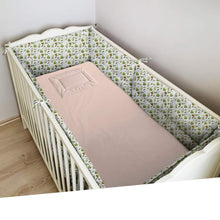 Încarcă imaginea în vizualizatorul Galerie, Protectie laterala pat bebelusi
